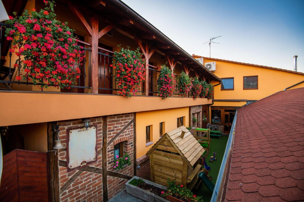 Penzion Hluk Exterior foto