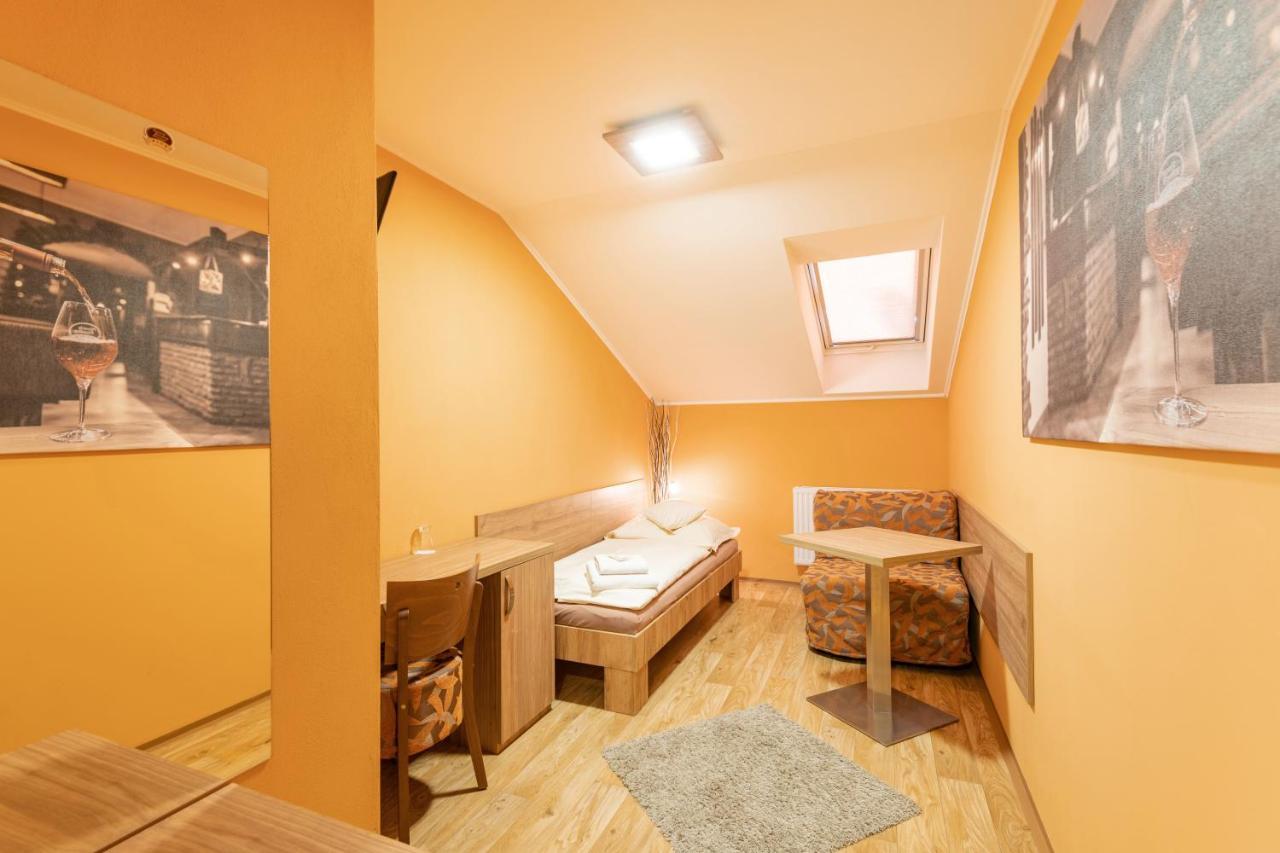 Penzion Hluk Exterior foto